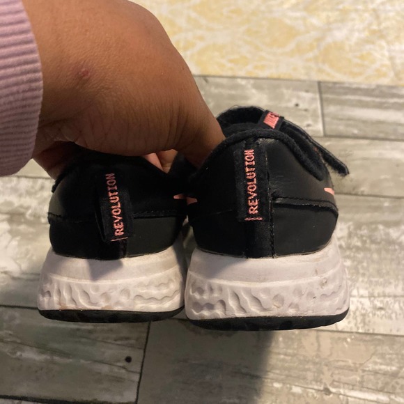 Nike girls pink and black sneakers 13C - Picture 4 of 7